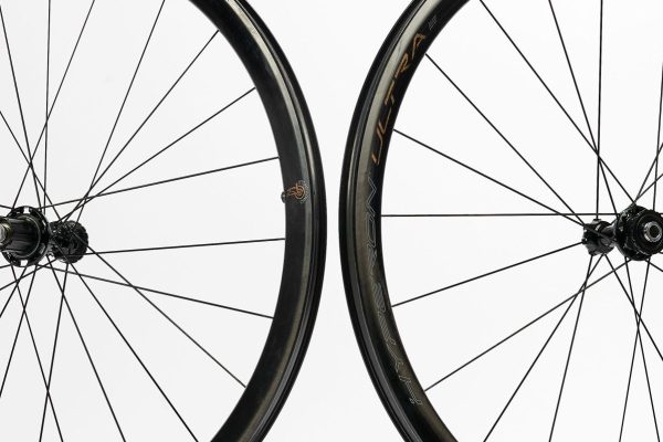 リム高40mm以下の軽量ホイールレビュー 「CAMPAGNOLO・HYPERON ULTRA
