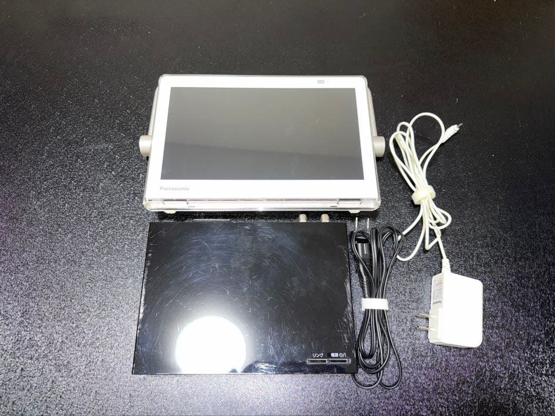 Panasonic ポータブルテレビ UN-10T7-W 概要 HDDレコーダー付ポータブル地上・BS・110度CS デジタルテレビ UN