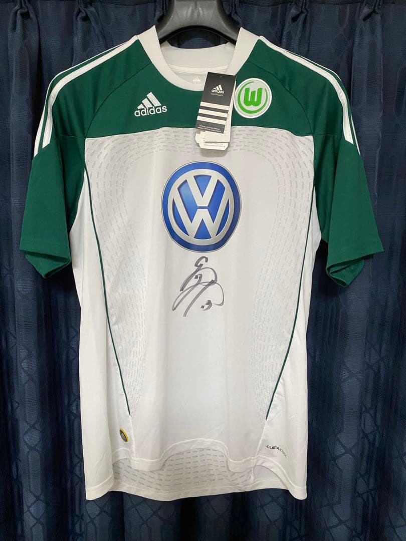 長谷部誠　直筆サイン入りヴォルフスブルクユニフォーム 直筆サインポストカード付き 長谷部誠 直筆サイン入りヴォルフスブルクユニフォーム 直筆サイン