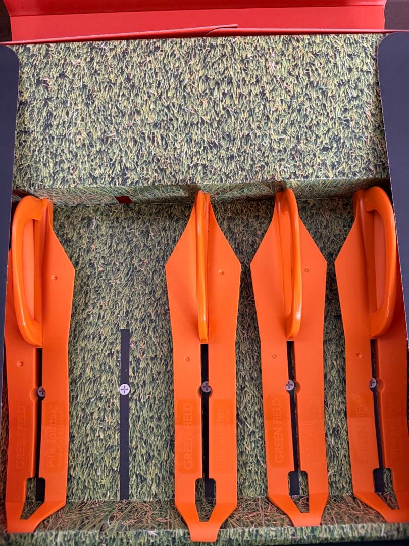 パイルスプリッター　リアリーターフ　人工芝　1本　杭　120本くらい リアリーターフ®人工芝 | 株式会社グリーンフィールド