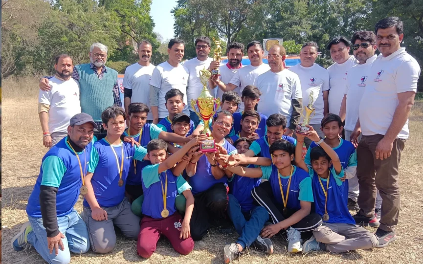हार-जीत से आगे निकला खेल, बच्चों की टीम ने जीता खुशियों वाला मैच